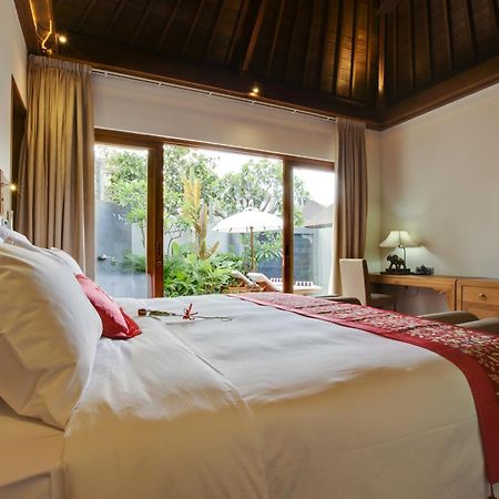Koenokoeni Villa Seminyak Zimmer foto